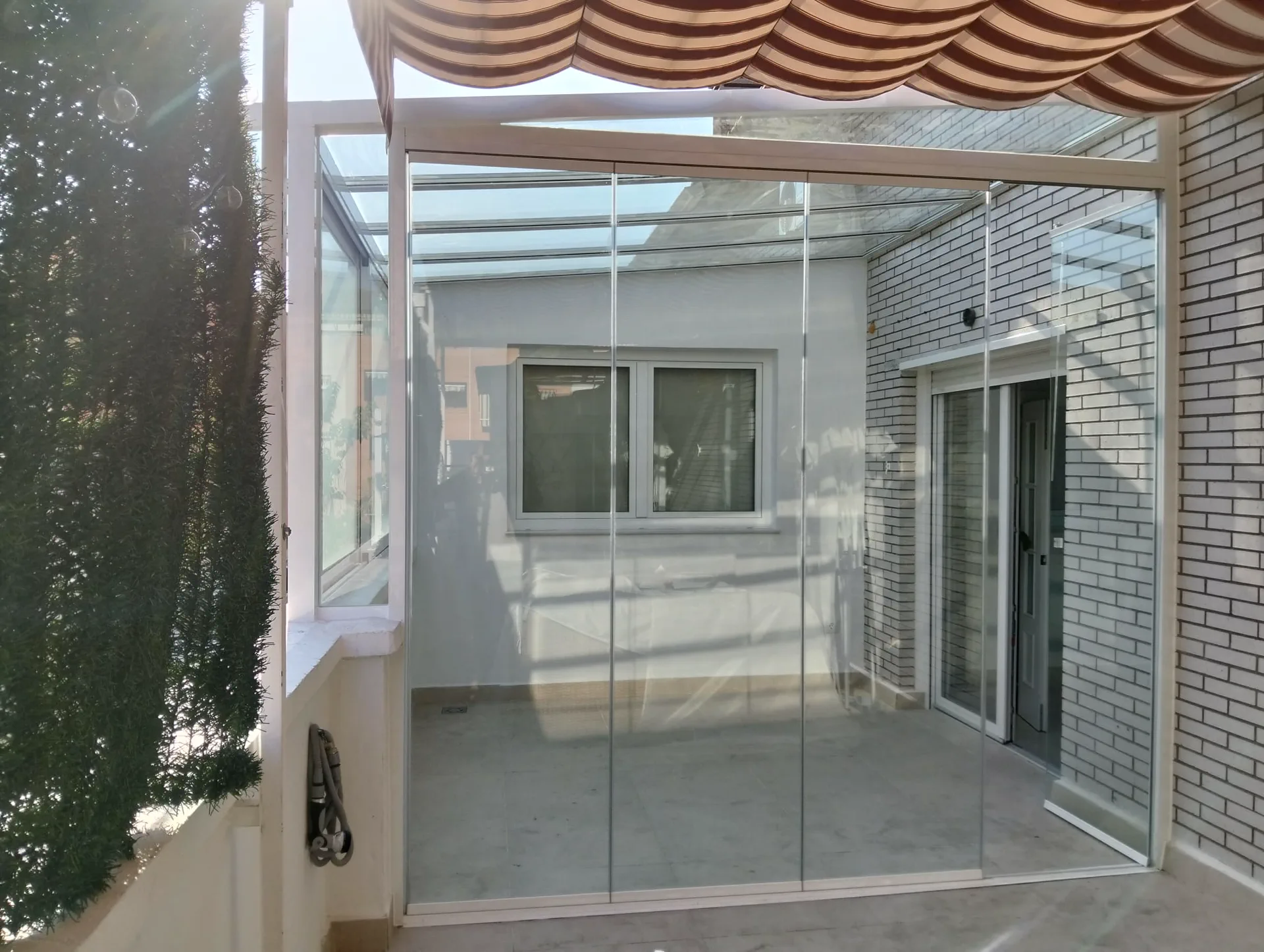 Cortina de vidro — Infinite Glassworks