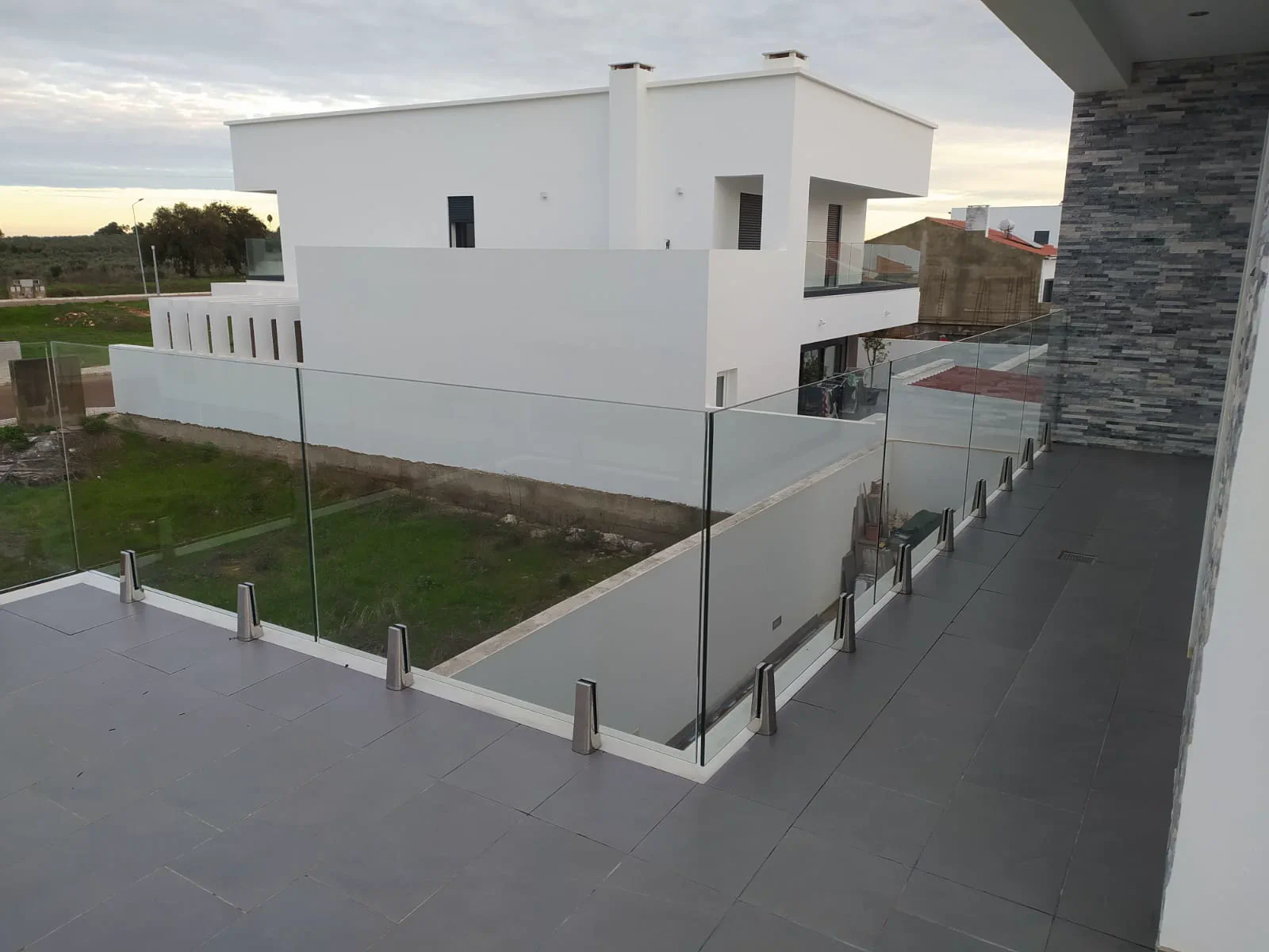 Guarda-corpos em vidro — Infinite Glassworks