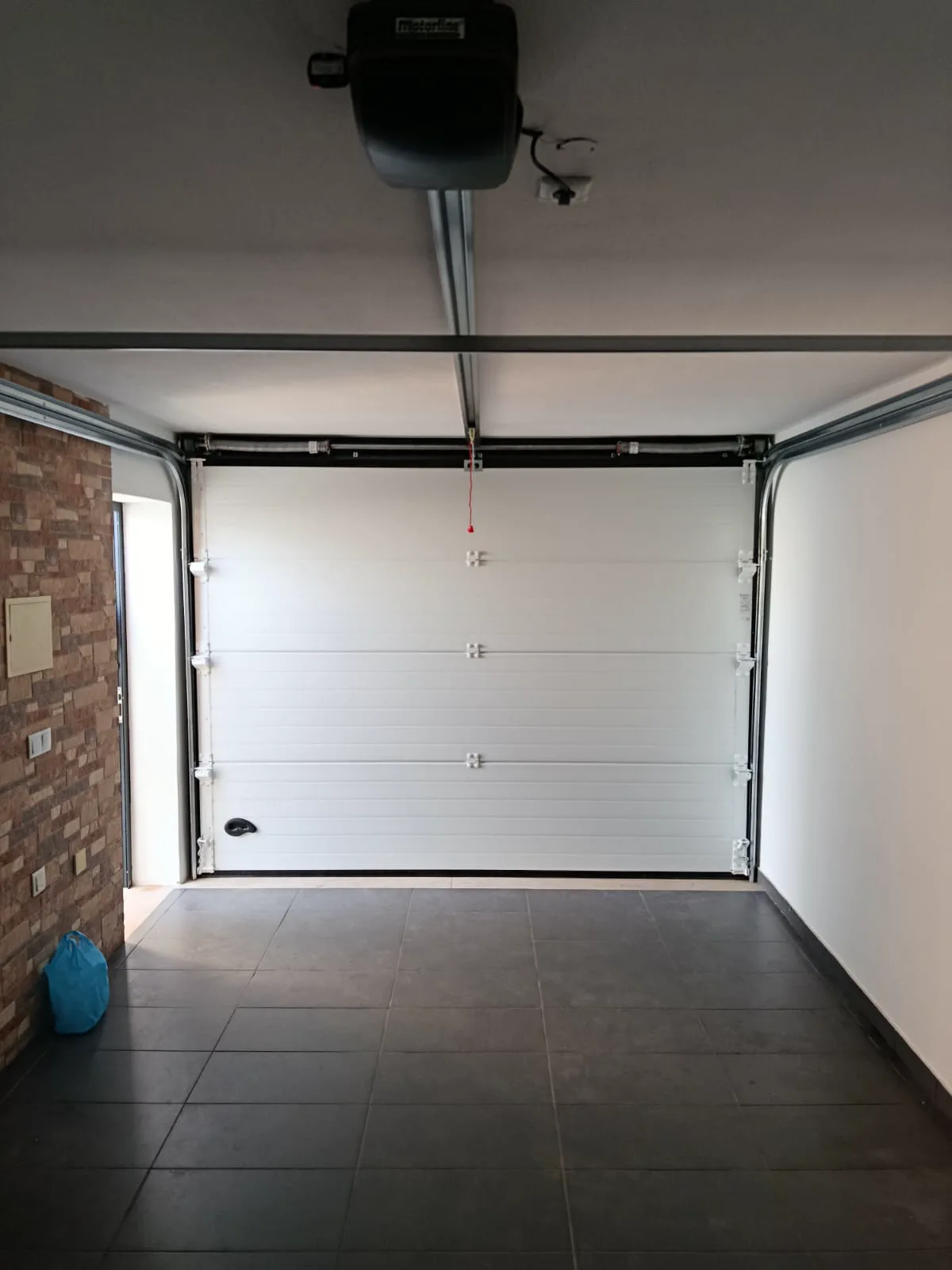 Porta em alumínio e vidro — Infinite Glassworks