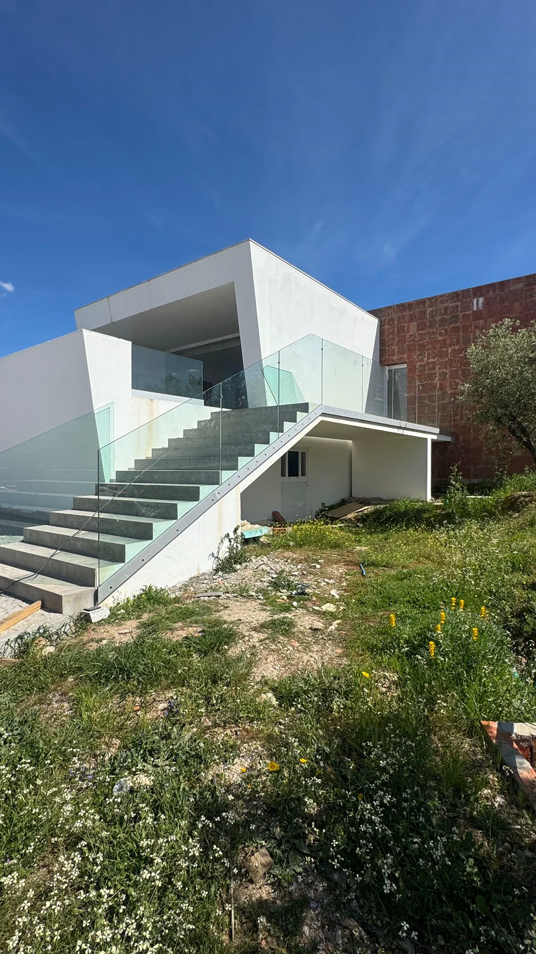 Instalação em vidro e alumínio — Infinite Glassworks