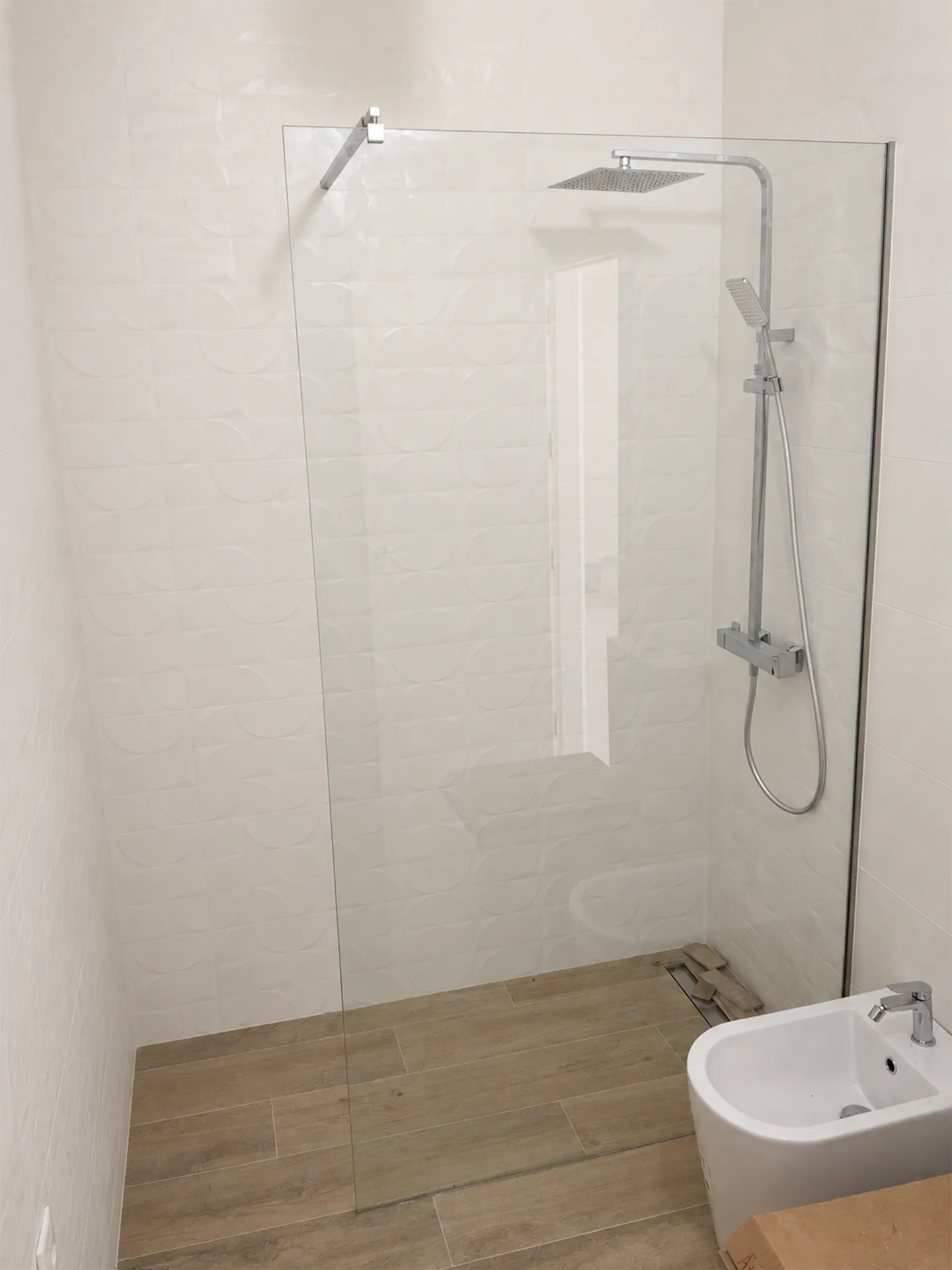 Resguardo de duche em vidro — Infinite Glassworks