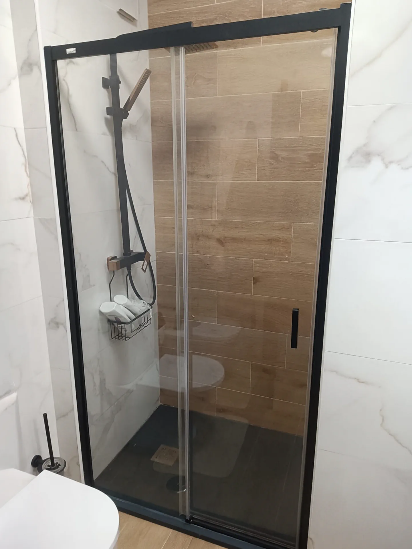 Resguardo de duche em vidro — Infinite Glassworks