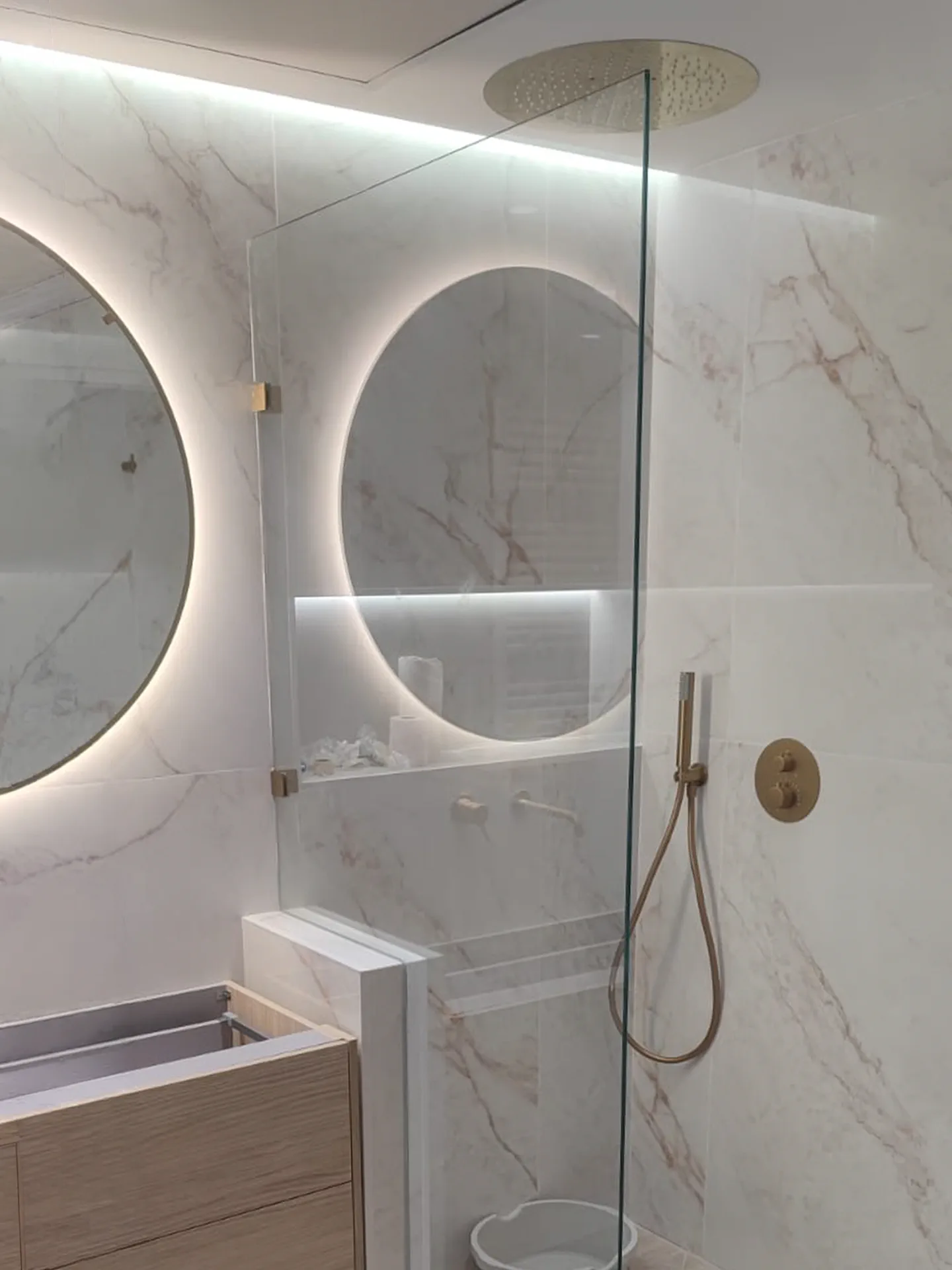 Resguardo de duche em vidro — Infinite Glassworks
